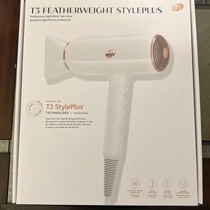 T3 Featherweight Styleplus professional algorithmic hair dryer.